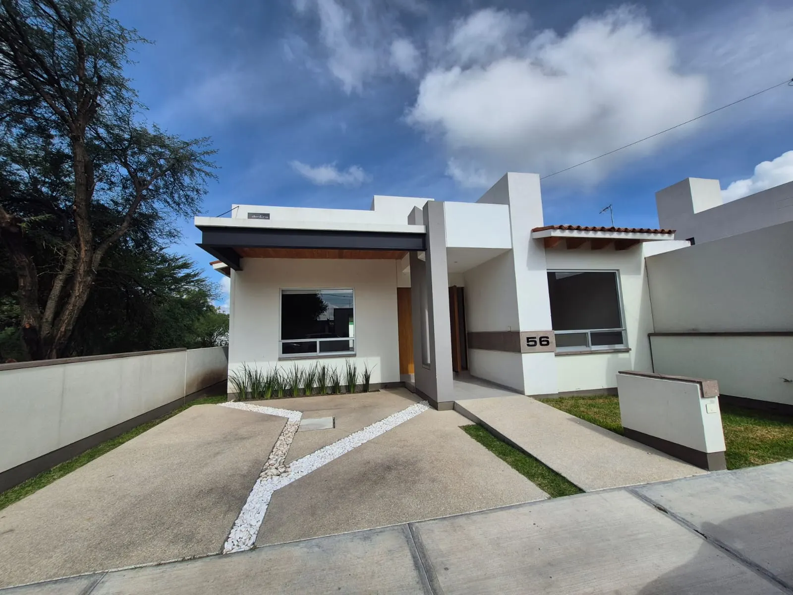 CASA EN RENTA EN FRACCIONAMIENTO HACIENDAS RESIDENCIALES EN TEQUISQUIAPAN.