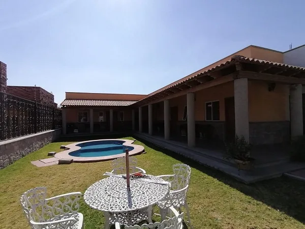 Venta y Renta de bungalows en plaza Santa Lucia en Tequisquiapan Col. Sauz