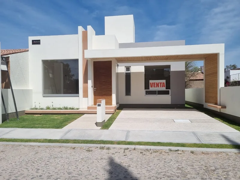CASA EN VENTA EN FRACC. HACIENDAS RESIDENCIALES EN TEQUISQUIAPAN QRO.