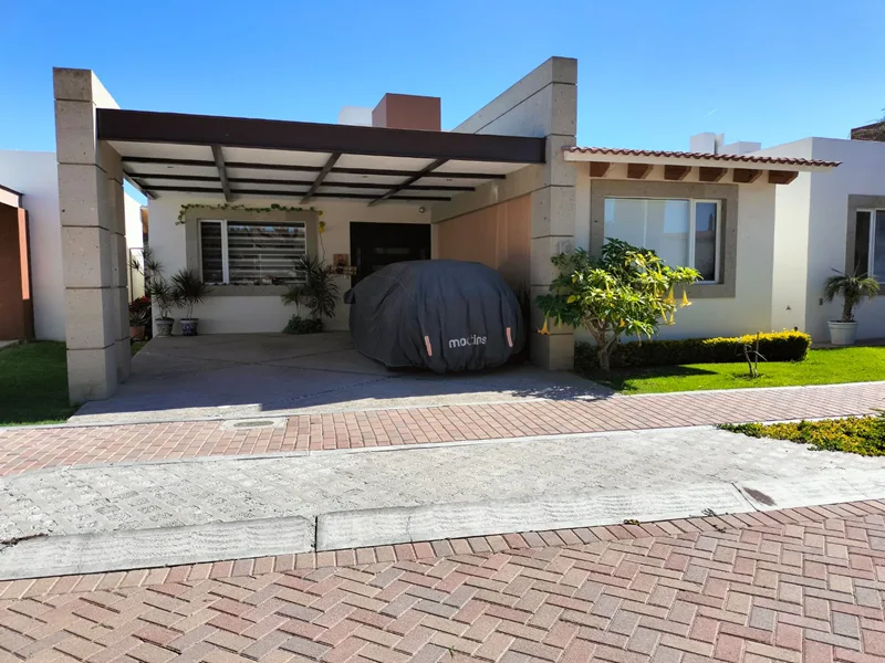 HERMOSA CASA EN VENTA EN CONDOMINIO ALBORADA EN TEQUISQUIAPAN QRO.