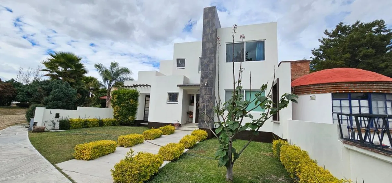 CASA EN VENTA EN CLUB DE GOLF TEQUISQUIAPAN QRO
