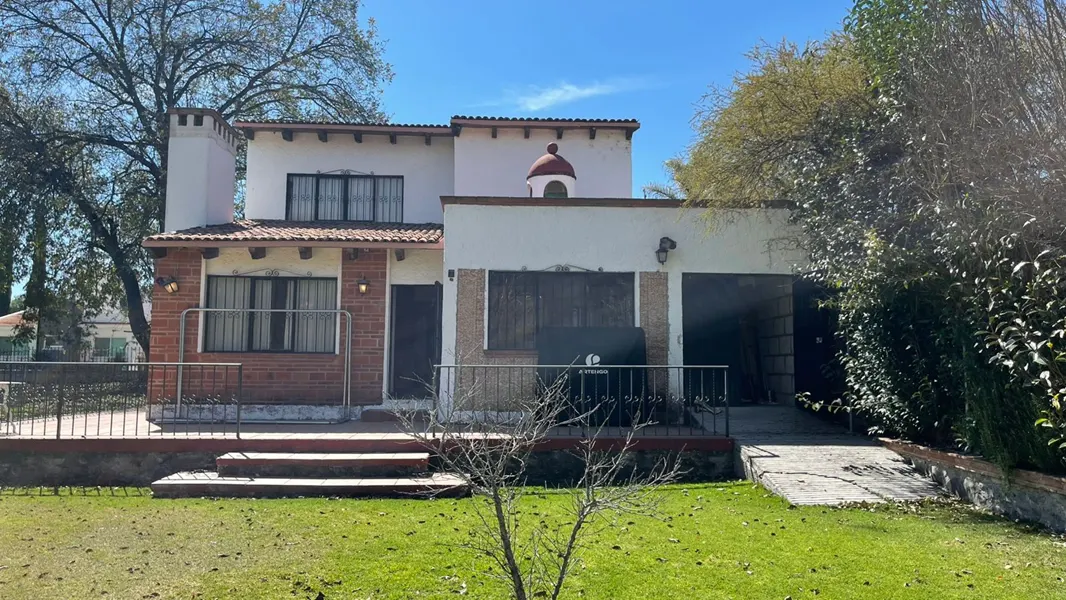 CASA EN VENTA EN FRACC. CLUB DE GOLF EN TEQUISQUIAPAN QRO .