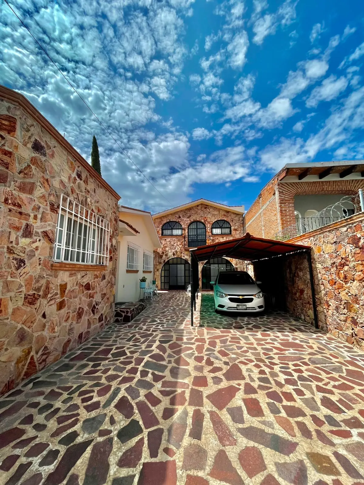 OPORTUNIDAD DE INVERSIÓN EN EL CENTRO DE TEQUISQUIAPAN | 3 CASAS EN UN MISMO PREDIO
