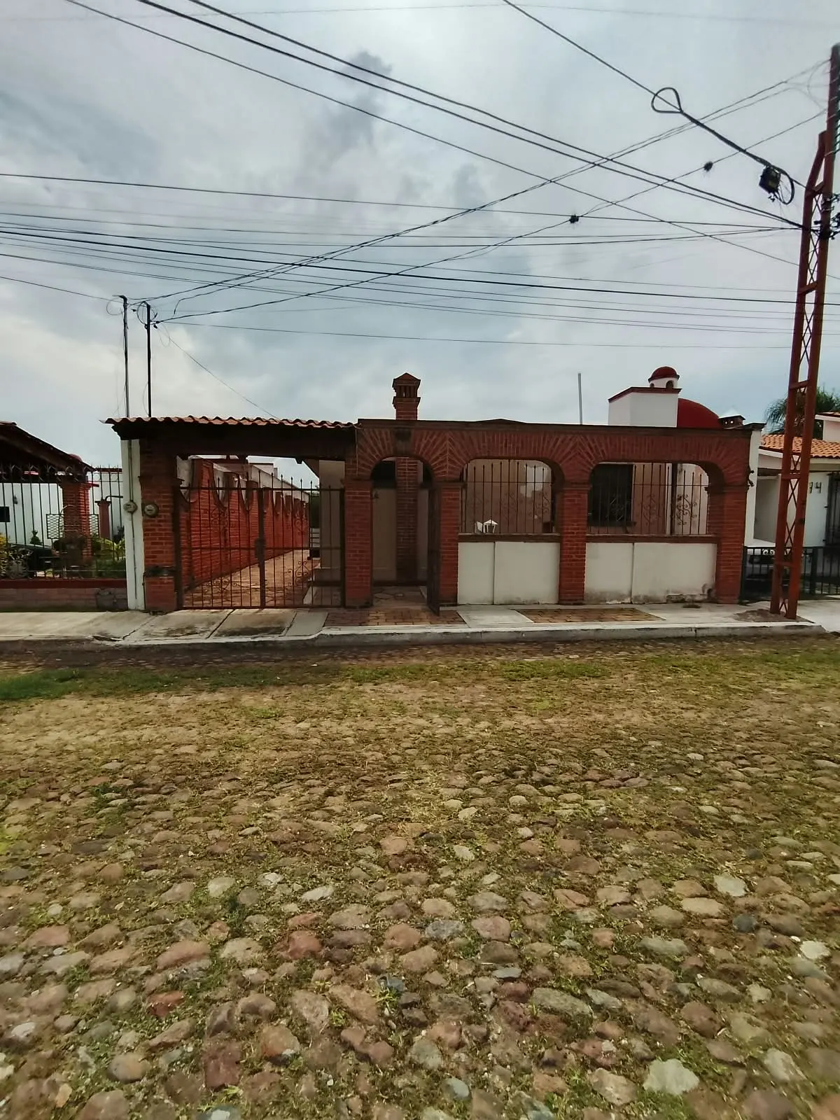 CASA EN RENTA EN FRACCIONAMIENTO HACIENDAS RESIDENCIALES EN TEQUISQUIAPAN QRO.